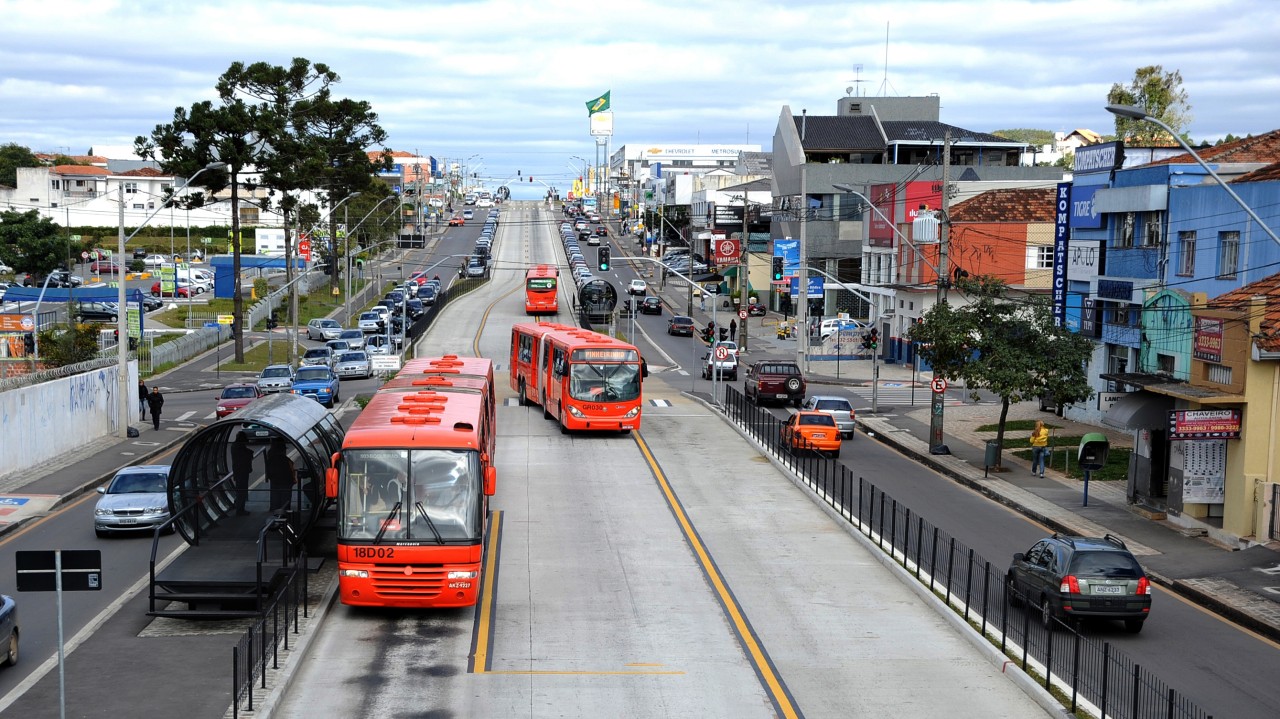 Curitiba хот нь дэлхийд BRT буюу Bus Rapid Transit системийг хамгийн амжилттай хэрэгжүүлсэн хотуудын нэг